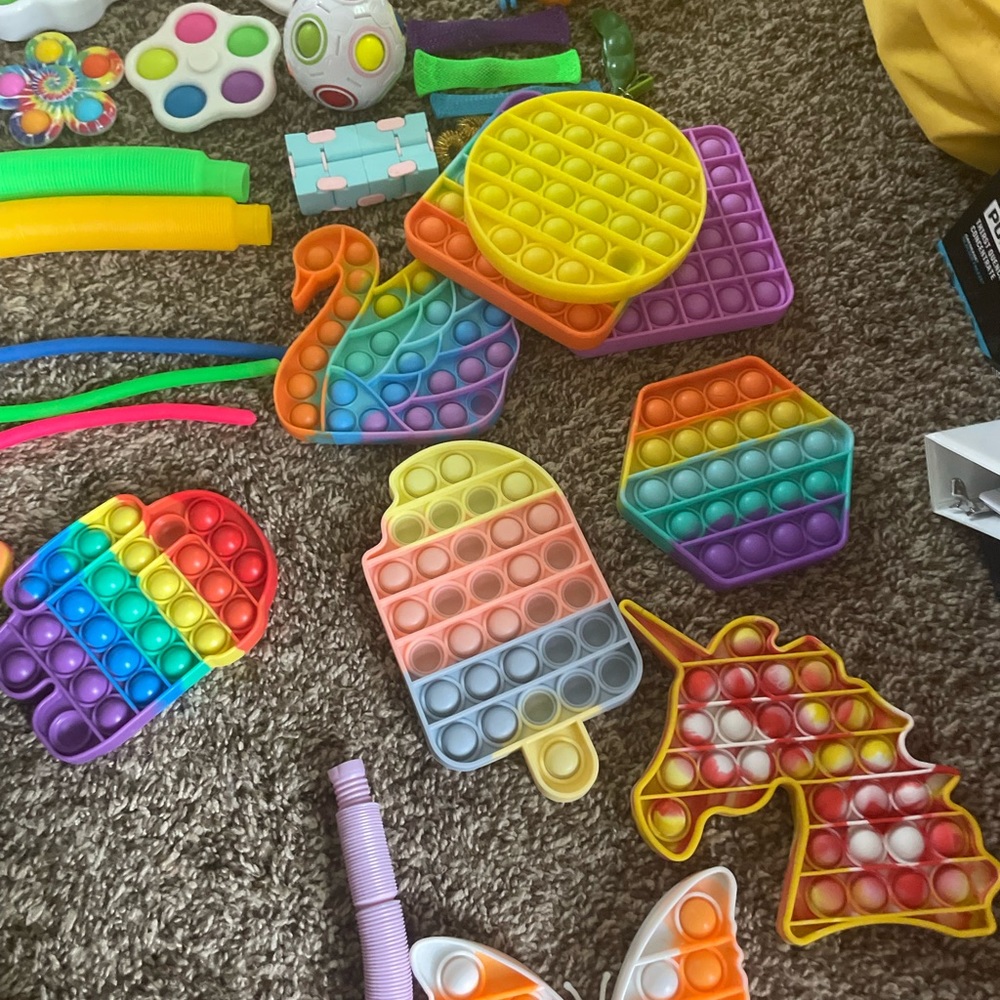 Fidgets - Picture 4 of 6